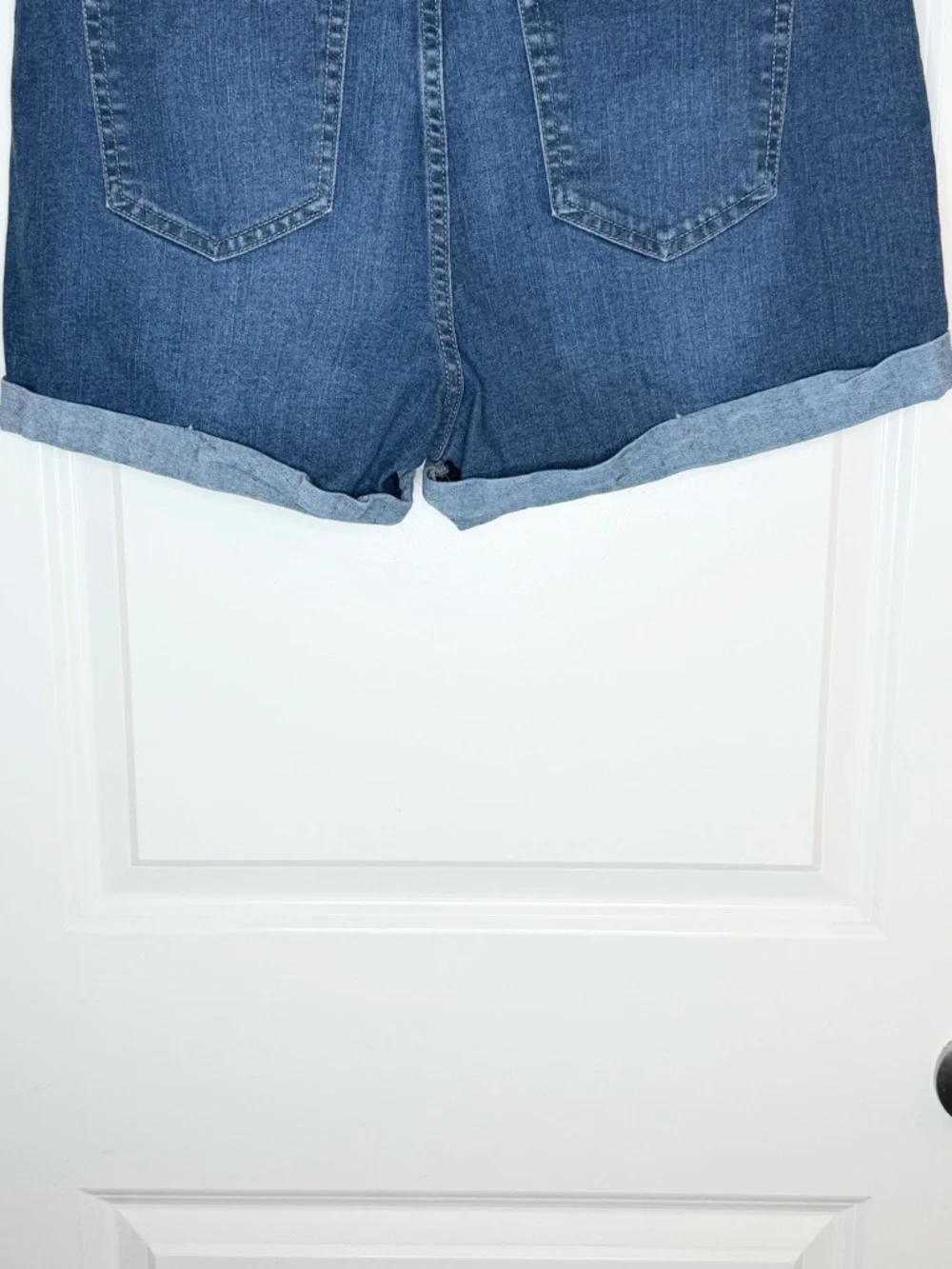 No Boundaries Denim Shorts Women Size 17 High Rise Cuffed Blue Stretch Jean - Picture 7 of 7